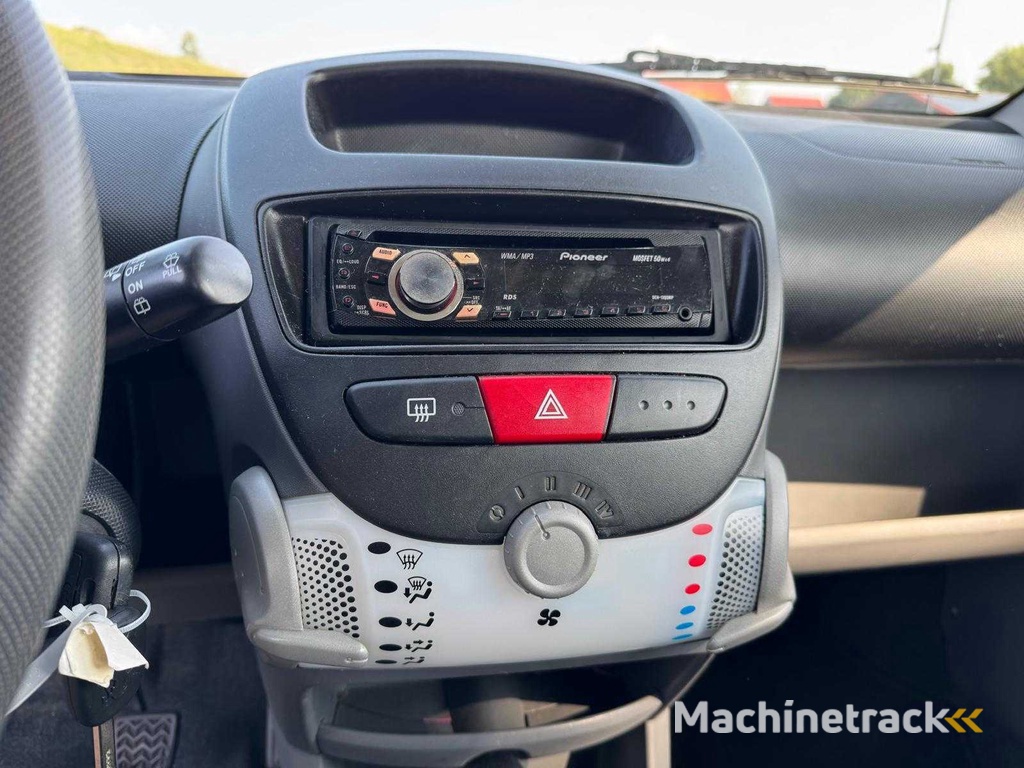 Peugeot  107  1.0-12V XS 5-Deurs S-067-GH