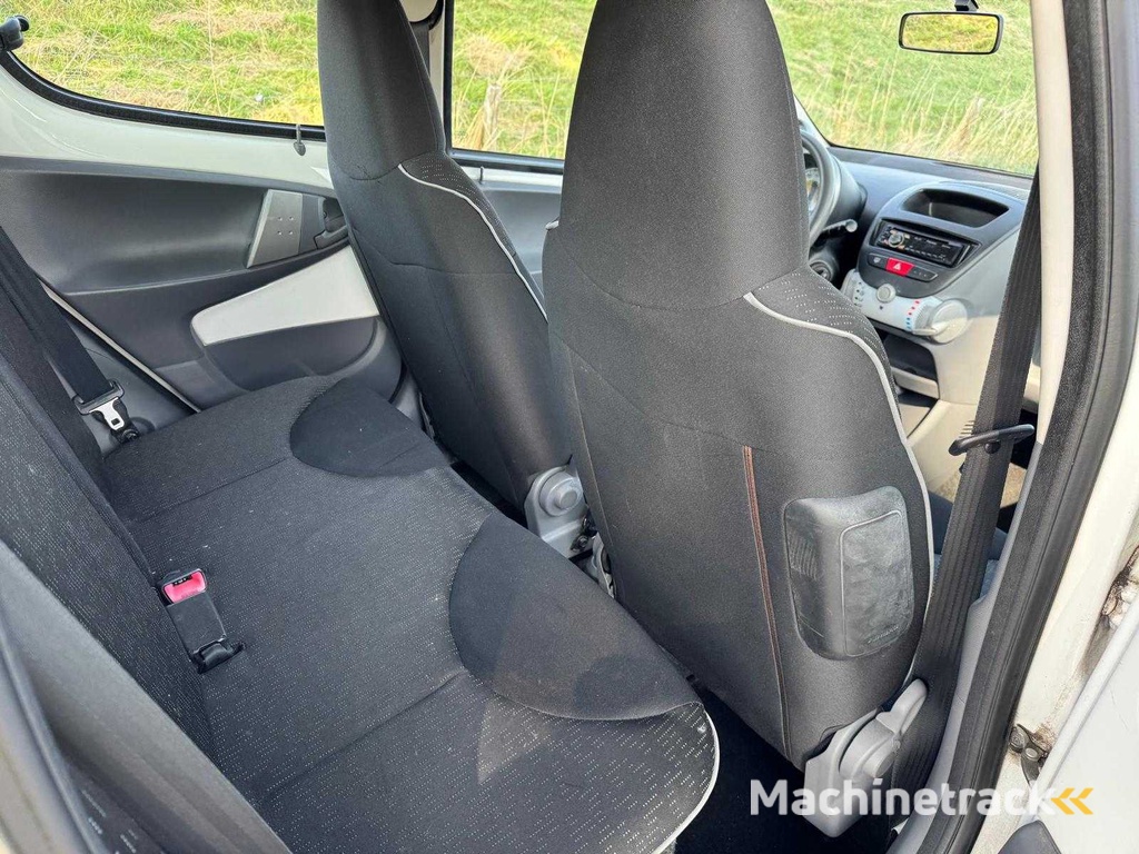 Peugeot  107  1.0-12V XS 5-Deurs S-067-GH