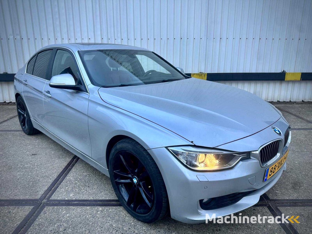 BMW 3-serie 320i High Executive; 88-XKJ-4