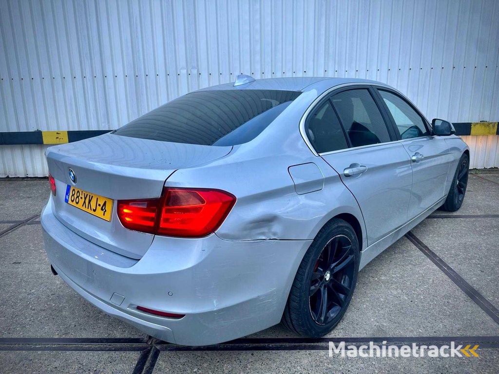 BMW 3-serie 320i High Executive; 88-XKJ-4