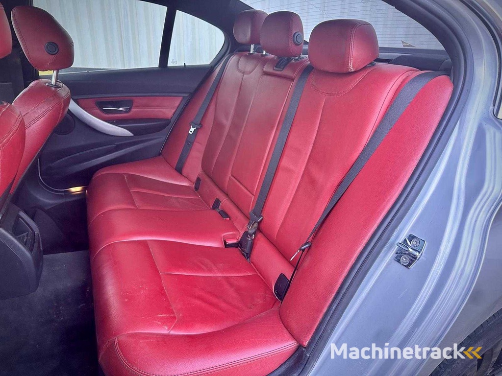 BMW 3-serie 320i High Executive; 88-XKJ-4