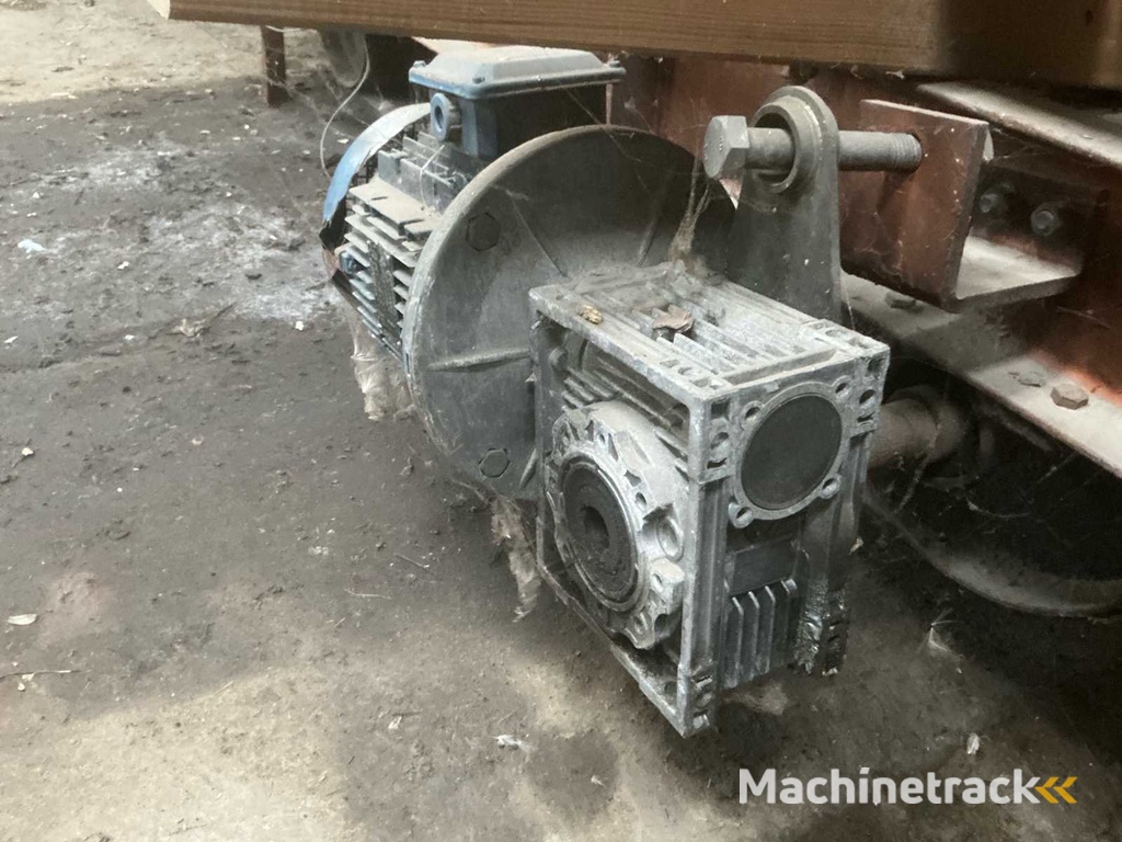 Hydraulische en magnetische transportband