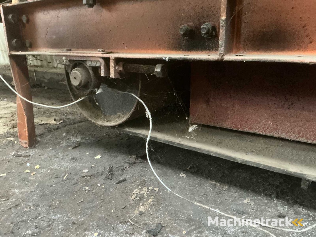 Hydraulische en magnetische transportband