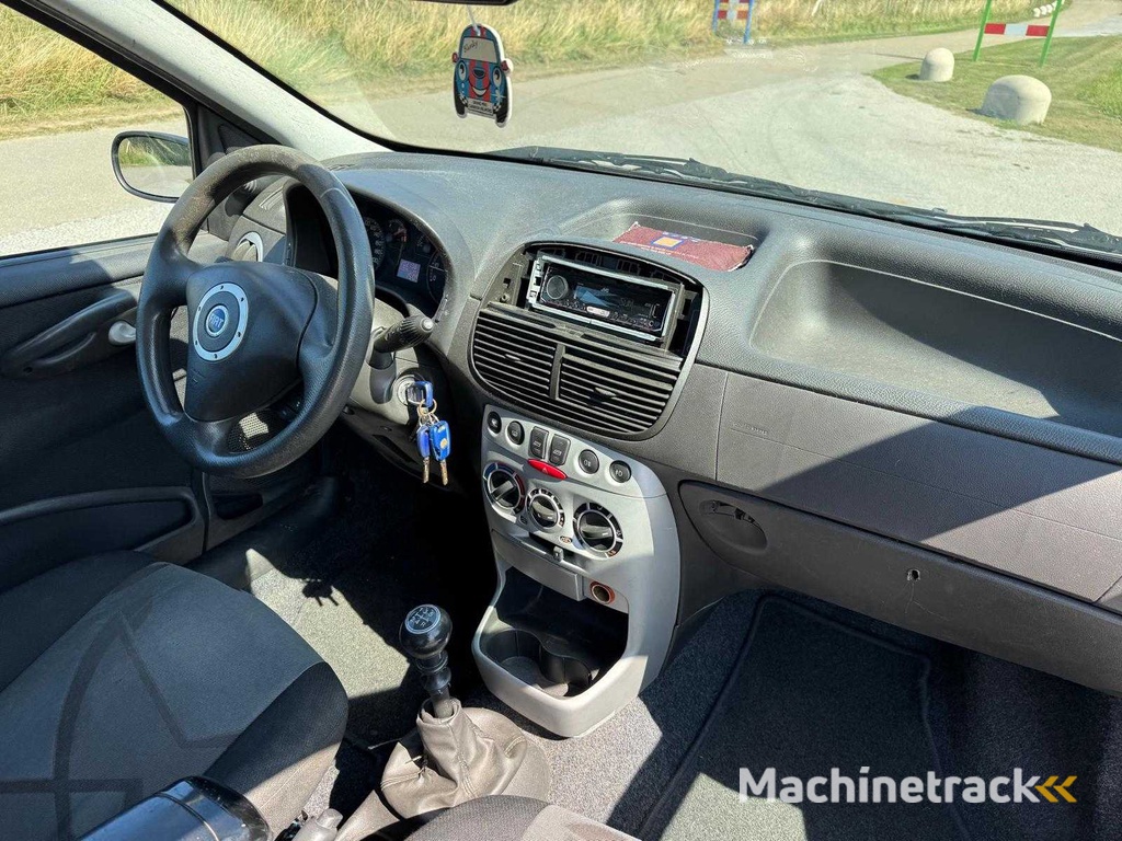Fiat Punto 1.2 Navigator Airco 73-RZ-LB