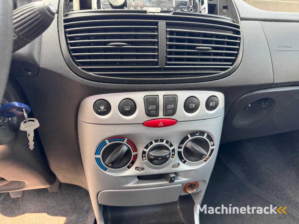 Fiat Punto 1.2 Navigator Airco 73-RZ-LB