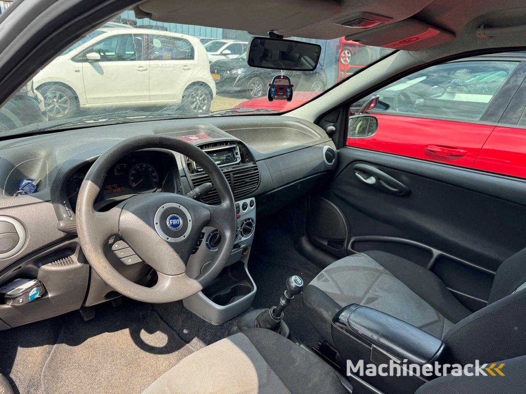 Fiat Punto 1.2 Navigator Airco 73-RZ-LB