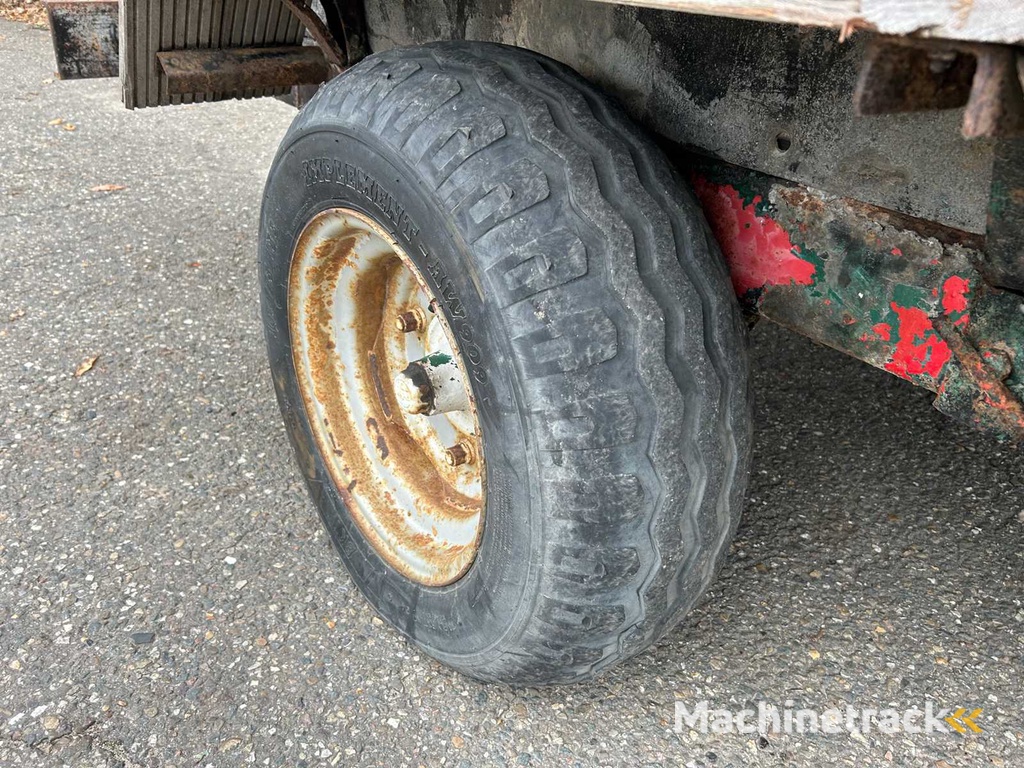 Aanhangwagen met stenenklem