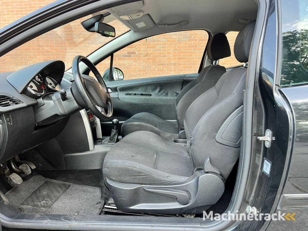 Peugeot - 207 - 1.6-16V XS Pack, 29-TK-LP