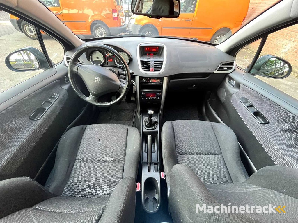 Peugeot - 207 - 1.6-16V XS Pack, 29-TK-LP