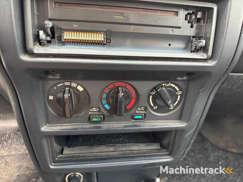 Nissan Almera 1.6 GX Automatic Air Conditioner RD-VG-32