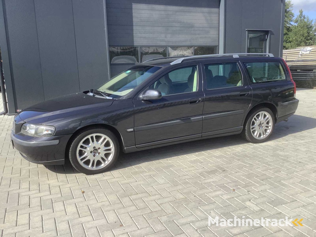 2001 Volvo V70 2.4 Comfort Line Passenger Car