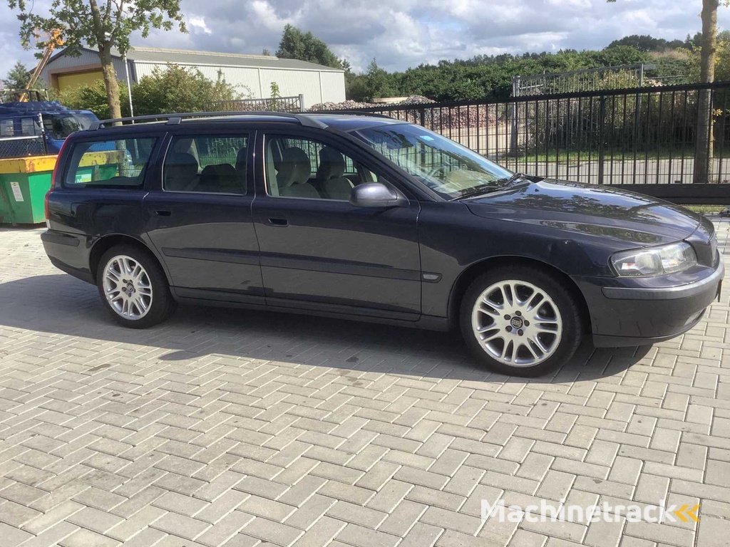 2001 Volvo V70 2.4 Comfort Line Passenger Car