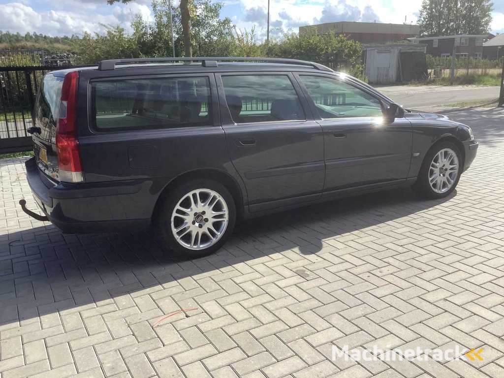 2001 Volvo V70 2.4 Comfort Line Passenger Car