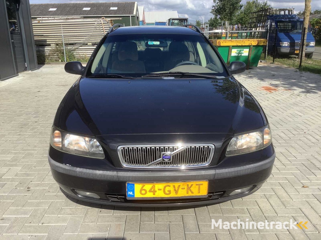 2001 Volvo V70 2.4 Comfort Line Passenger Car
