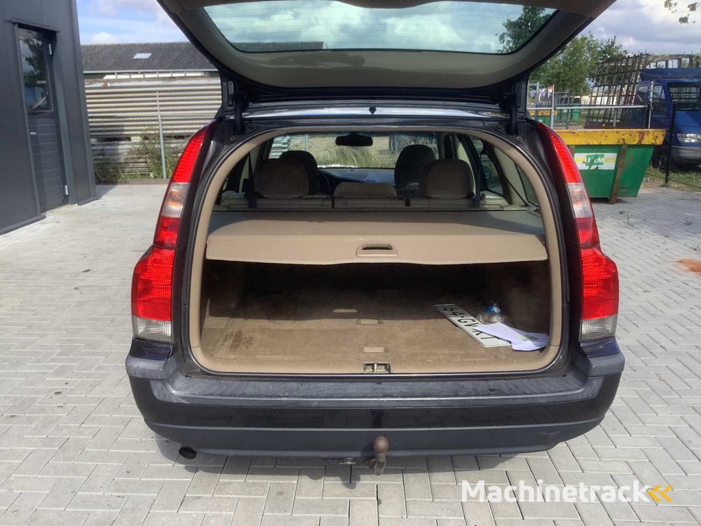 2001 Volvo V70 2.4 Comfort Line Passenger Car