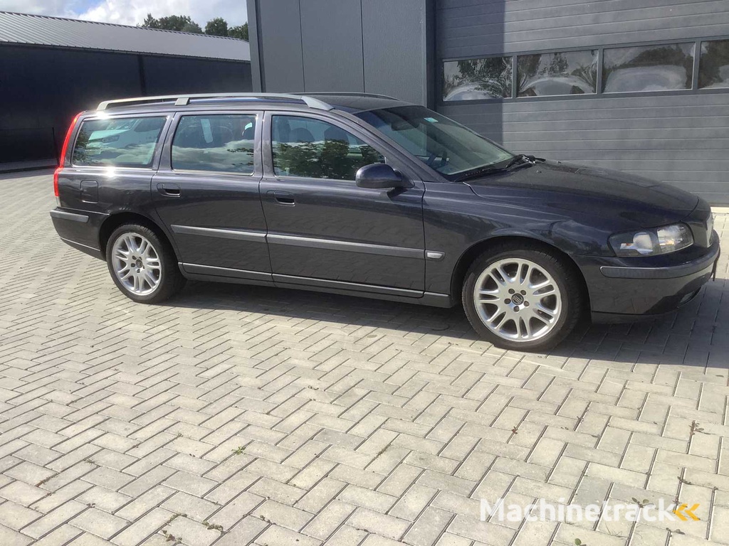 2001 Volvo V70 2.4 Comfort Line Passenger Car