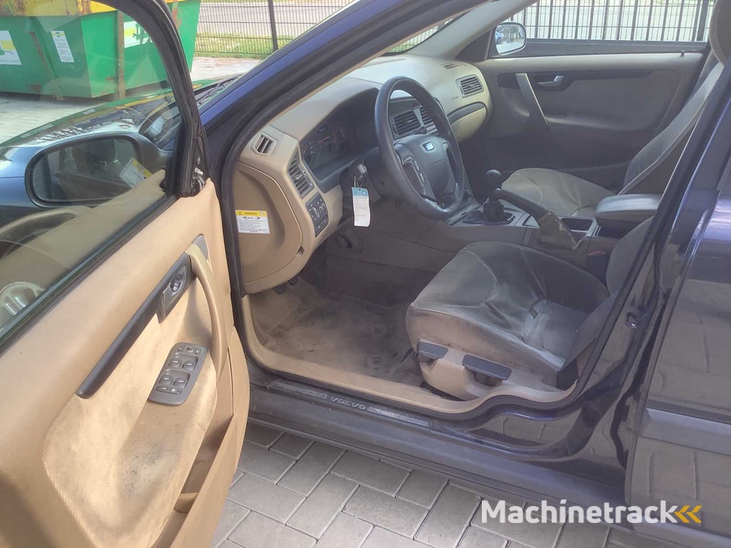 2001 Volvo V70 2.4 Comfort Line Passenger Car