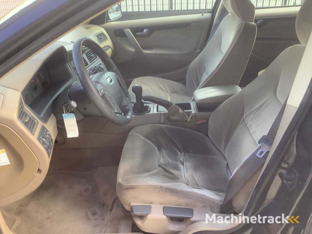 2001 Volvo V70 2.4 Comfort Line Passenger Car