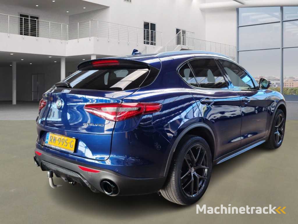 Alfa Romeo Stelvio 2.0 T AWD Super Automatic; RN-995-G