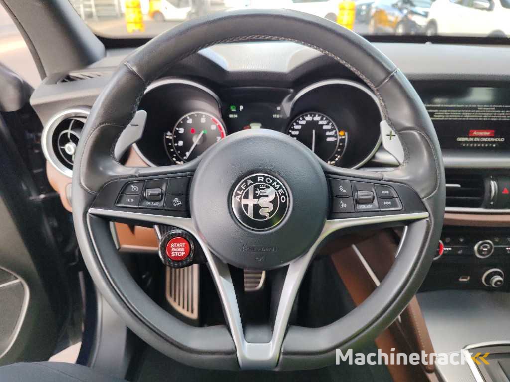 Alfa Romeo Stelvio 2.0 T AWD Super Automatic; RN-995-G