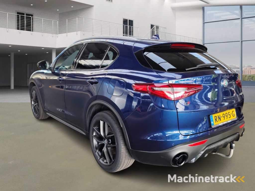 Alfa Romeo Stelvio 2.0 T AWD Super Automatic; RN-995-G