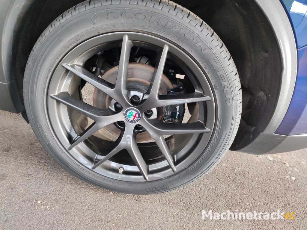 Alfa Romeo Stelvio 2.0 T AWD Super Automatic; RN-995-G