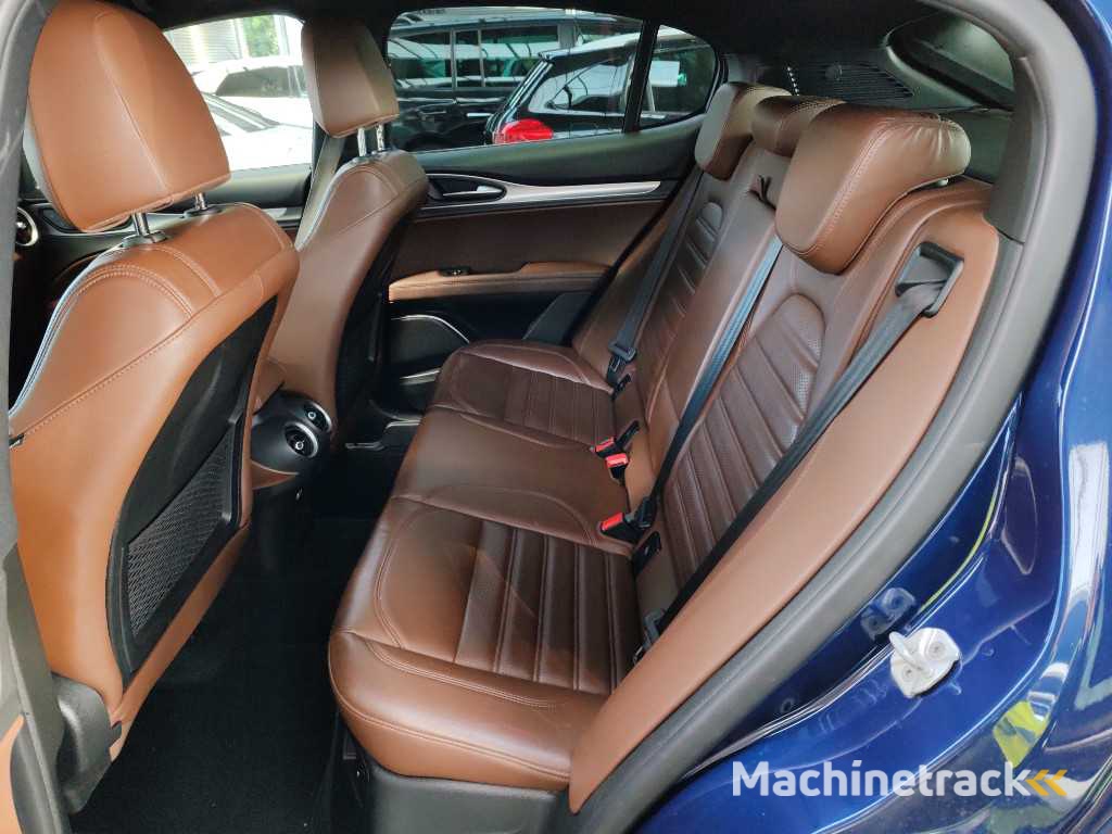 Alfa Romeo Stelvio 2.0 T AWD Super Automatic; RN-995-G