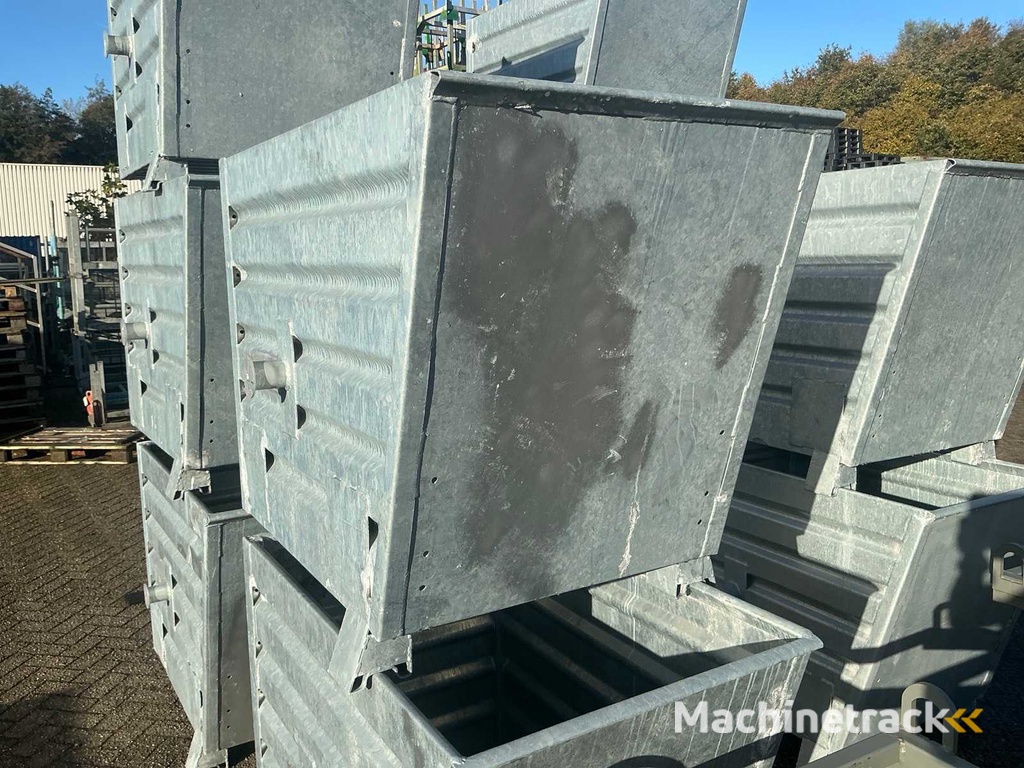 Verzinkte stapelbare Kippschaufel (5x) mit Traverse