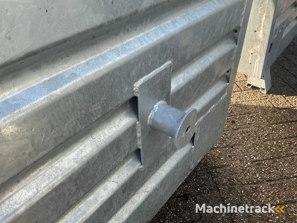 Verzinkte stapelbare Kippschaufel (5x) mit Traverse