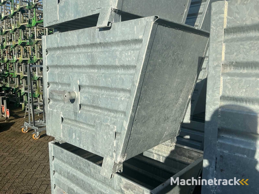 Verzinkte stapelbare Kippschaufel (5x) mit Traverse