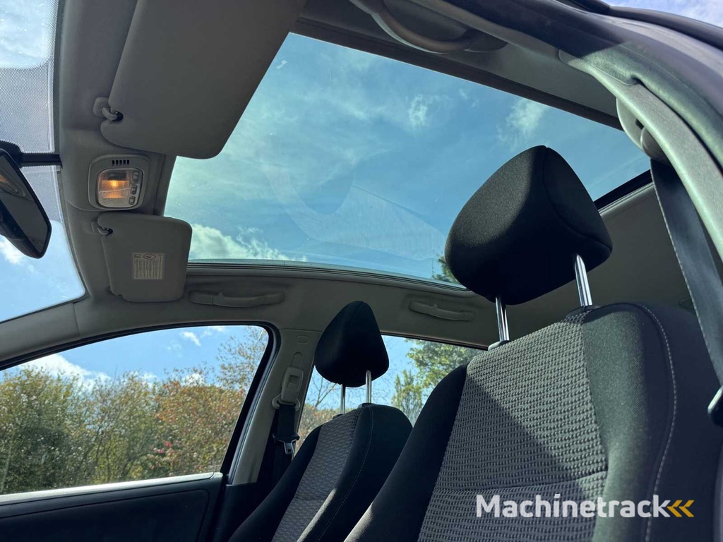 Peugeot 207 SW 1.6 VTi XS, 28-LHD-6