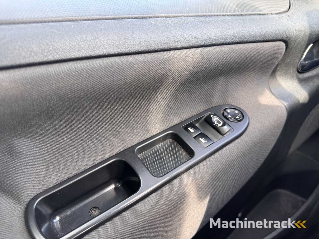 Peugeot 207 SW 1.6 VTi XS, 28-LHD-6