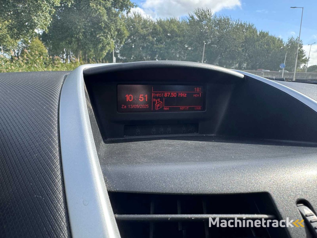 Peugeot 207 SW 1.6 VTi XS, 28-LHD-6