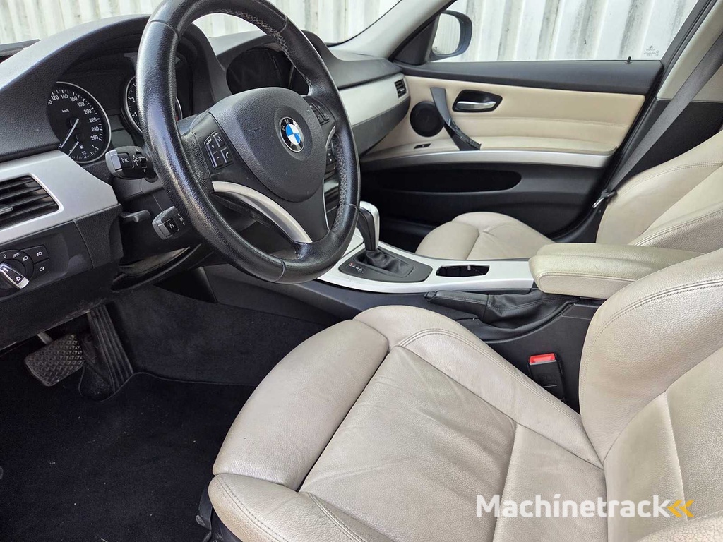 BMW 325i Touring High Executive Automatik; 24-NDS-2
