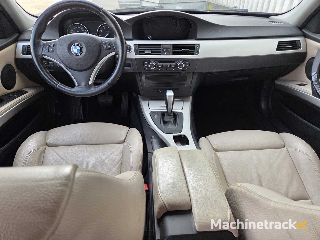 BMW 325i Touring High Executive Automatik; 24-NDS-2