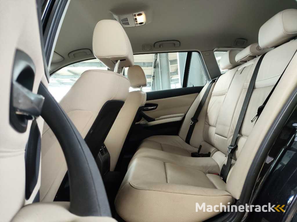 BMW 325i Touring High Executive Automatik; 24-NDS-2