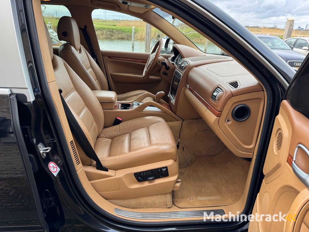 Porsche Cayenne 4.5 S  97-PVN-9
