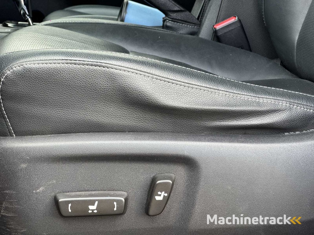 Toyota HiLux 2.4 D-4D-F DC Executive Van | V-288-XL