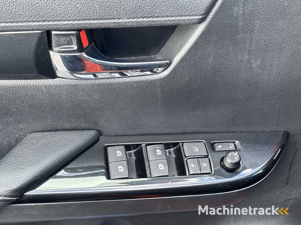 Toyota HiLux 2.4 D-4D-F DC Executive Van | V-288-XL