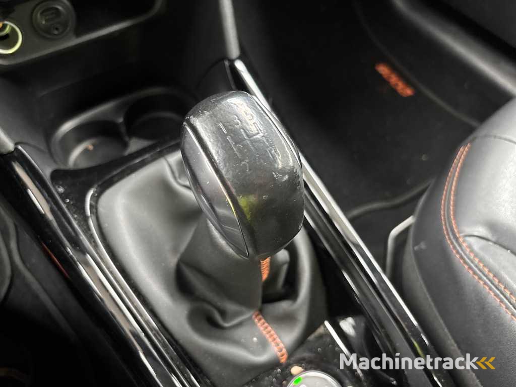 Peugeot 2008 1.2 PureTech Allure , ZG-666-P