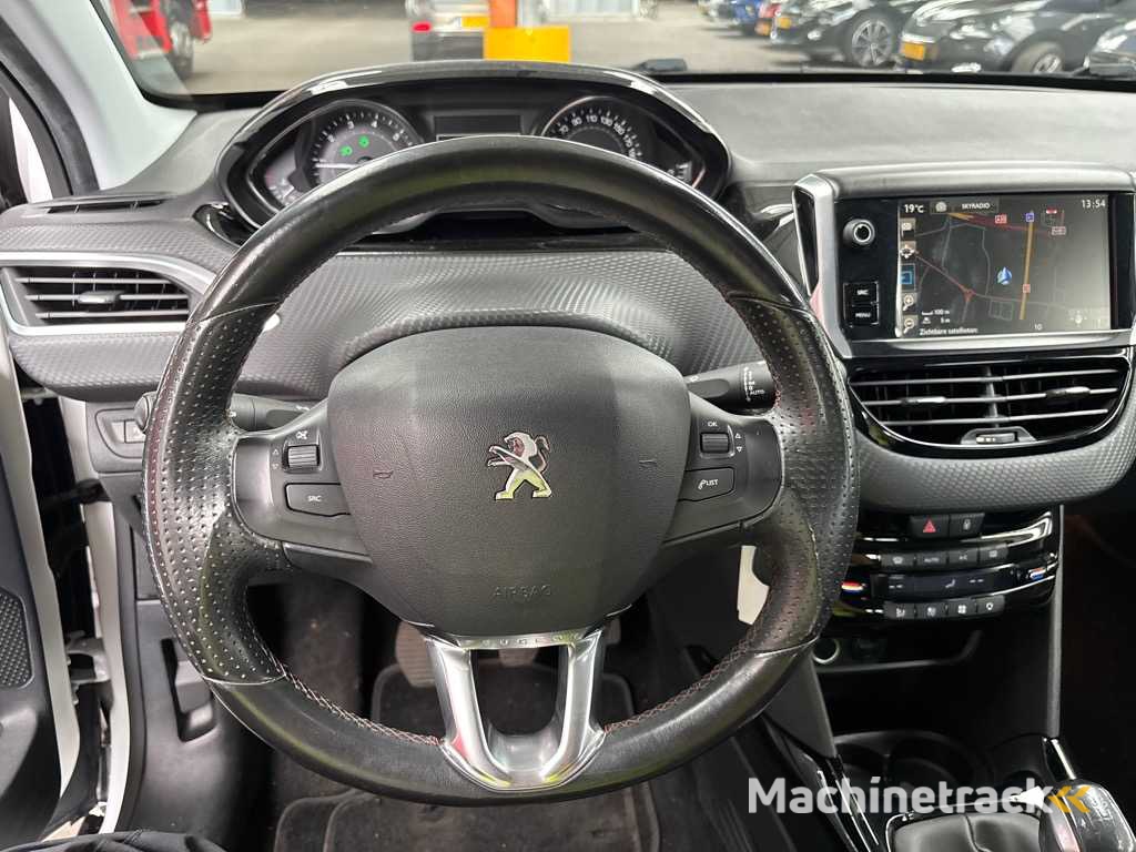 Peugeot 2008 1.2 PureTech Allure , ZG-666-P