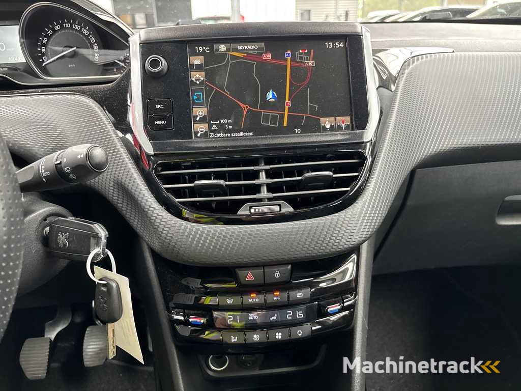 Peugeot 2008 1.2 PureTech Allure , ZG-666-P