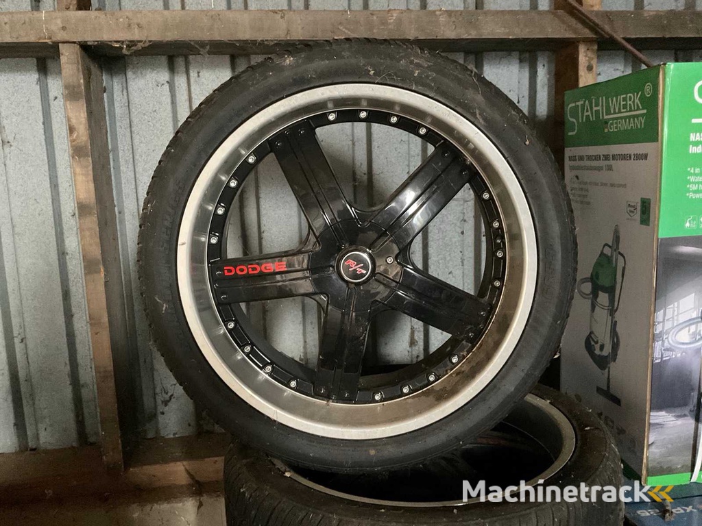 Dodge R/T Rim with tire (4x)