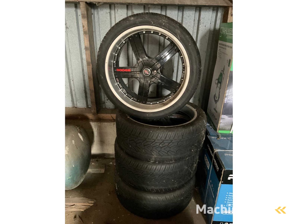 Dodge R/T Rim with tire (4x)