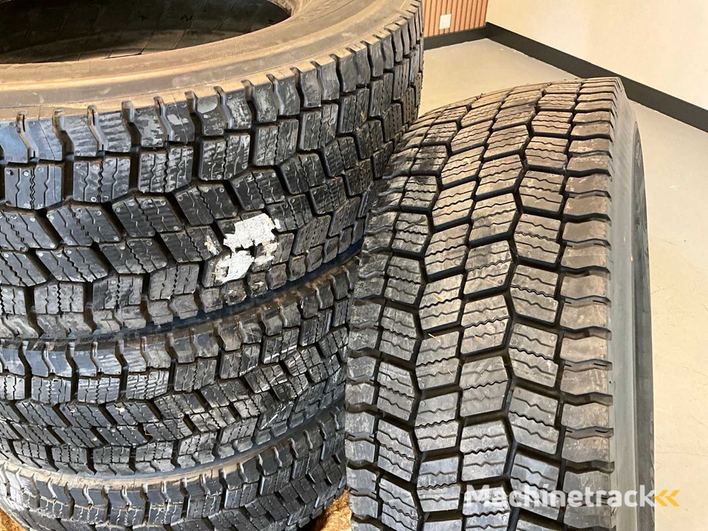 4x 315/60 R22.5 Runderneuerter LKW-Reifen