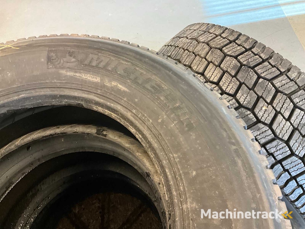4x 315/60 R22.5 Runderneuerter LKW-Reifen
