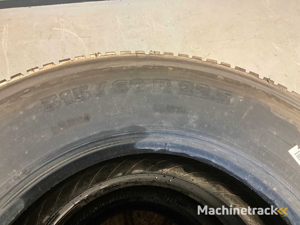 4x 315/60 R22.5 Runderneuerter LKW-Reifen