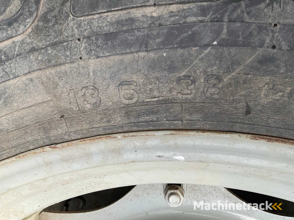 Pirelli TM300 S Tire with rim (2x)