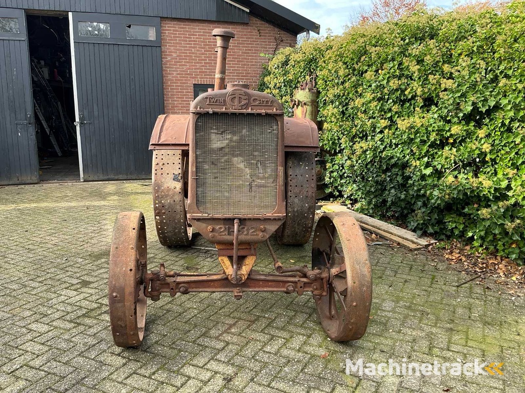Twin City 20-32 Oldtimer tractor FarmPro
