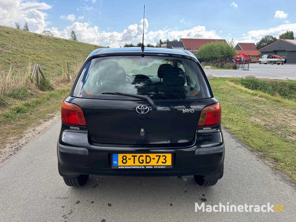 Toyota Yaris 1.0 VVT-i 8-TGD-73